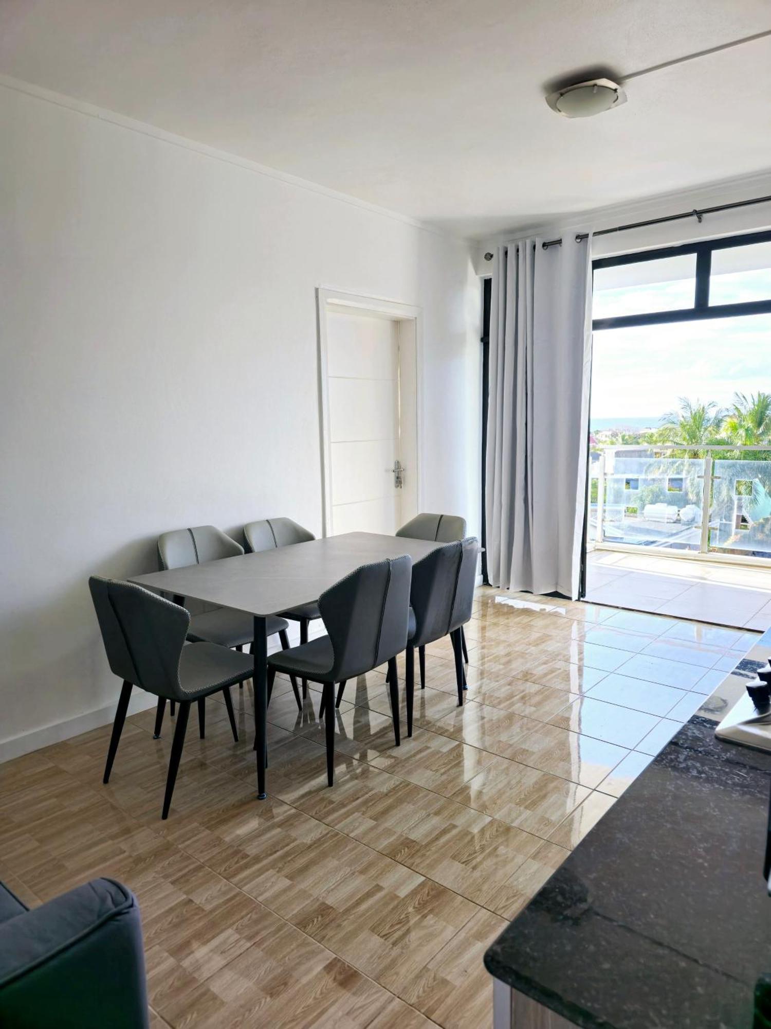 Appartement Luxury Penthouse With Infinity Pool & Stunning Sea View à Flic-en-Flacq Extérieur photo